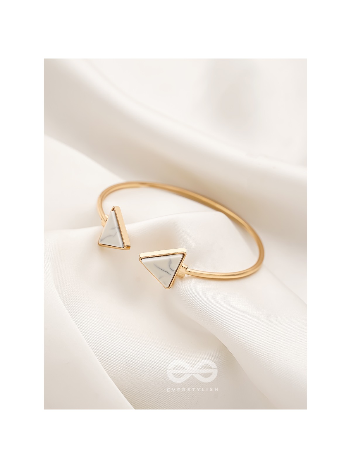 The Gorgeous Charmer- Marble Triangles Bracelet - White