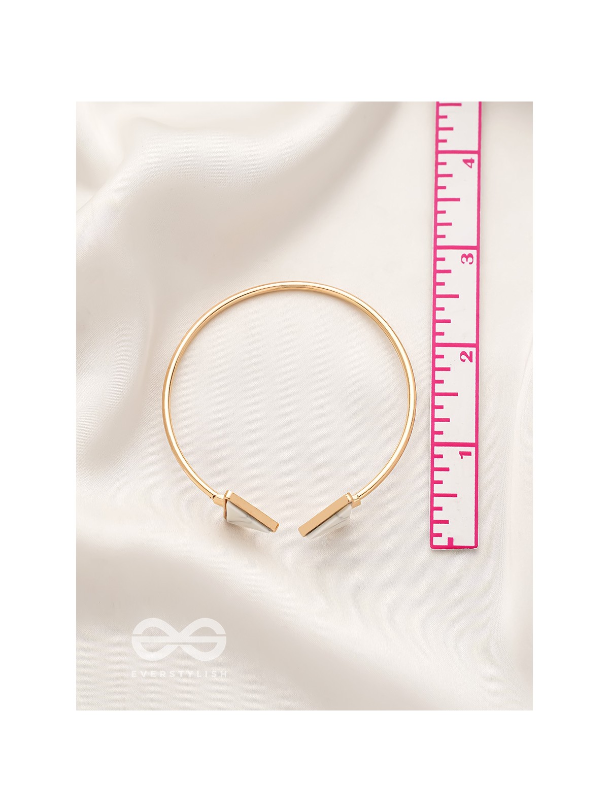 The Gorgeous Charmer- Marble Triangles Bracelet - White