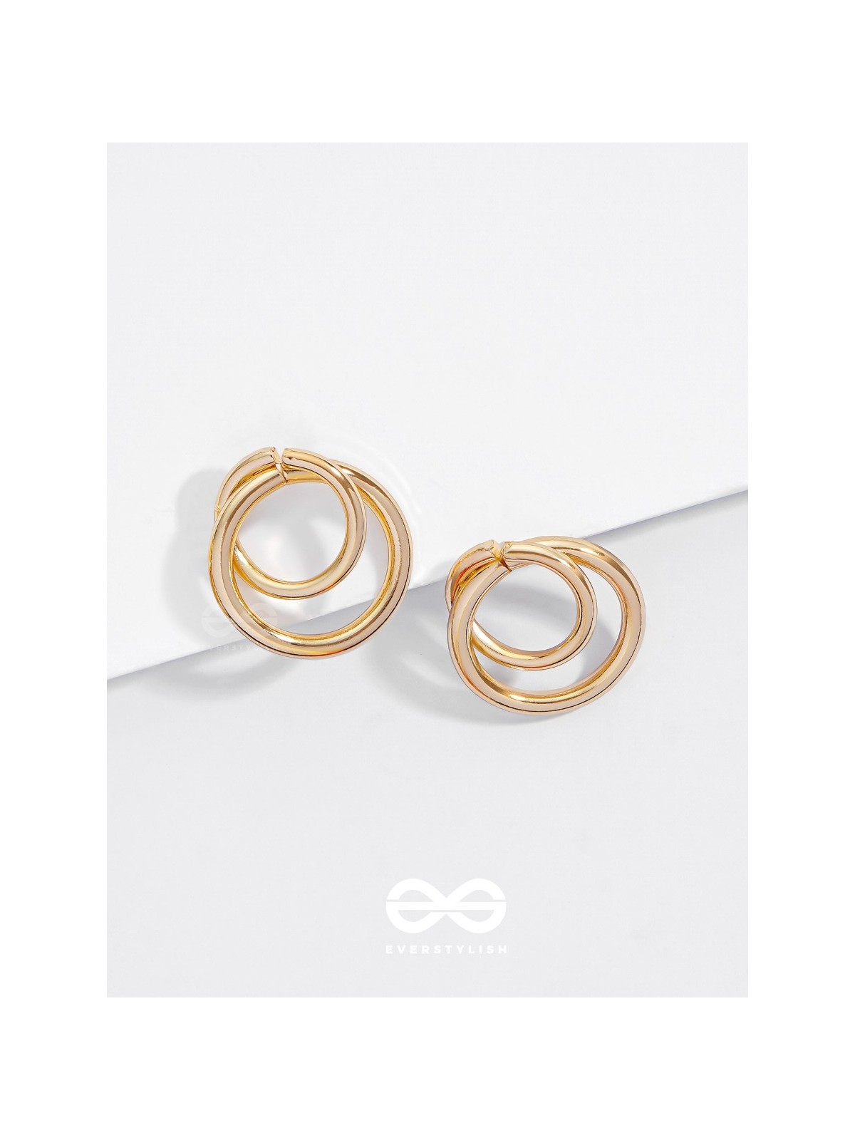 The Golden Intertwined Circles - Casual Daily-wear Studs