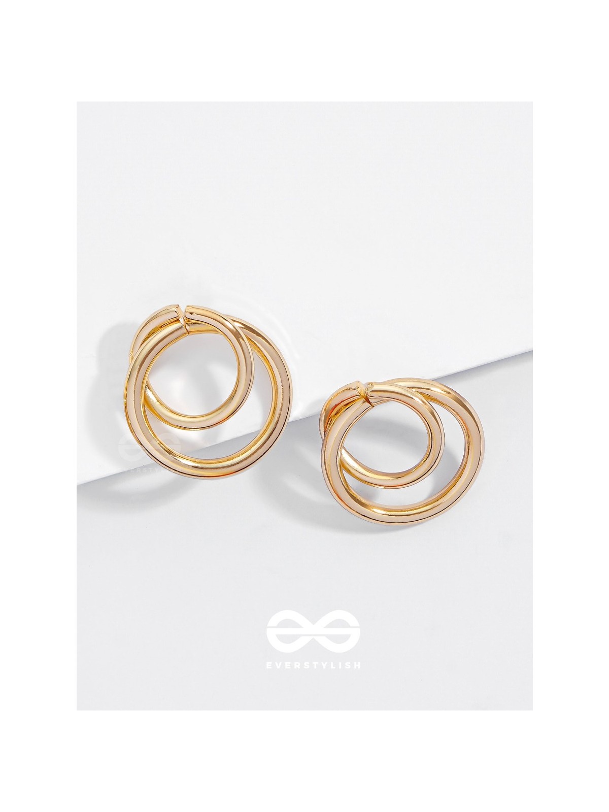 The Golden Intertwined Circles - Casual Daily-wear Studs