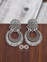 Magnificently mysterious Floral Motif Earrings
