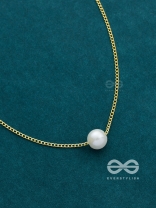 The Dainty Pearl Neckpiece - Golden
