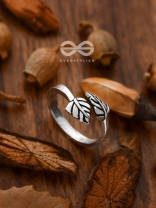 The Intricate Leaflets Toe Ring - Tiny Trinket Collection