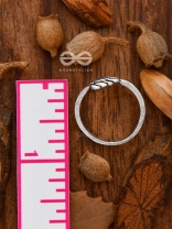 The Intricate Leaflets Toe Ring - Tiny Trinket Collection