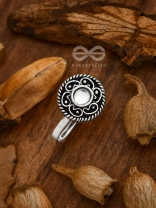 THE ARTSY MOTIFS - NON-PIERCED NOSEPIN (OFF WHITE )