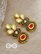 The Royal Magnificence - Statement Golden Set of Neckpiece and Earrings