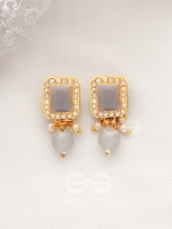 THE MYSTICAL MAGNIFICENCE - SET OF STATEMENT CHOKER AND EARRINGS (GREY)