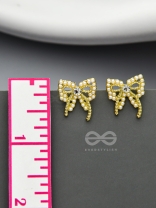 Pearlescent Cravats- Gem Stone and Pearls Studded Golden Earrings 