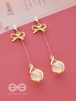 The Golden Globe Star- Elegant Golden Earrings