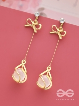 The Golden Globe Star- Elegant Golden Earrings