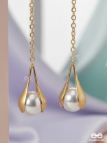 The Hanging Moon- Golden Pearl Earrings