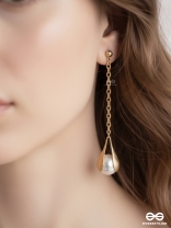 The Hanging Moon- Golden Pearl Earrings