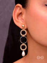 The Drizzly Loops- Golden Pearl Earrings