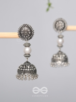 Shadow of Sun- Oxidised Pearl Earrings