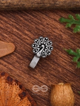 THE DANCING PEACOCK - OXIDISED PRESS-ON NOSEPIN