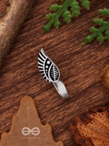LEAFY WHISPERS - OXIDISED NON-PIERCED NOSERING