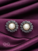 The Snowy Wreath- Oxidised Pearl Stud Earrings