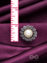 The Snowy Wreath- Oxidised Pearl Stud Earrings