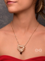 Golden Whispering Chain - Bold & Glamorous Neckpiece With Anti-Tarnish Coating 