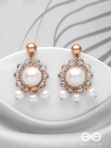 THE RADIATING CLOUDS - CLASSIC PEARL EARRINGS