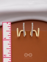 GLITTER GROOVE - GOLDEN STUD EARRINGS