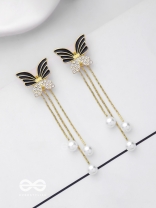 WINGED WONDERLAND - GOLDEN PEARL EAR JACKETS (BLACK)