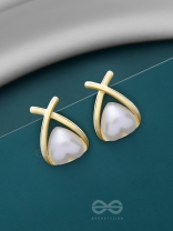 ENTANGLED IN LOVE - CASUAL GOLDEN STUDS