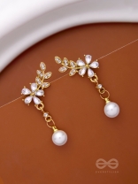 LIFE IN FULL BLOOM - SPARKLING PEARL EARRINGS