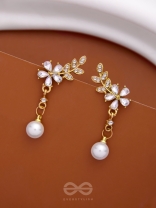 LIFE IN FULL BLOOM - SPARKLING PEARL EARRINGS