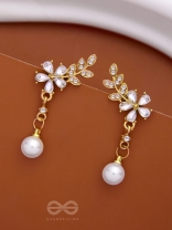 LIFE IN FULL BLOOM - SPARKLING PEARL EARRINGS