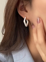 ONCE UPON A SQUARE - GOLDEN ENAMELLED EARRINGS (WHITE)