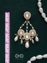 Avadata - Dazzling Giltz N Glamour - Golden Embellished Polki And Kundan Earrings