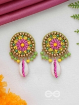 VAARIJA - THE  SEASHELL GALA - SHELL AND BEADS EMBROIDERED EARRINGS