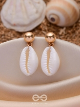 SHELL ME ABOUT IT - GOLDEN EMBELLISHED EARRINGS