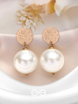 THE CLASSIC LUSTRE - PEARL DROP EARRINGS