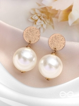 THE CLASSIC LUSTRE - PEARL DROP EARRINGS