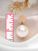 THE CLASSIC LUSTRE - PEARL DROP EARRINGS