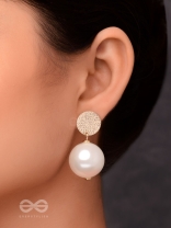 THE CLASSIC LUSTRE - PEARL DROP EARRINGS