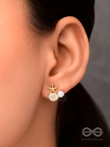 STARFISH & SEASHELL WISHES - GOLDEN AND WHITE EMBELLISHED STUD EARRINGS