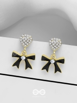 BOW TO THE NIGHT - GOLDEN AND BLACK EMBELLISHED EARRINGS