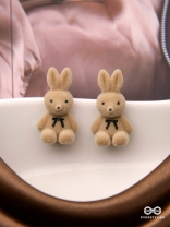 MY FLUFFY BUNNY - VELVET STUD EARRINGS