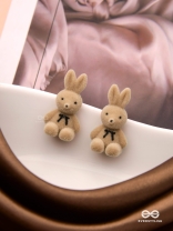 MY FLUFFY BUNNY - VELVET STUD EARRINGS