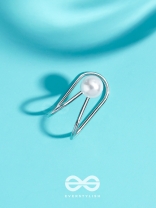 A PEARL PLEASE - SILVER EMBELLISHED EARCUFF