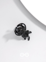 A MAJESTIC PROWL - STATEMENT BLACK RING (ADJUSTABLE)