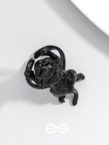 A MAJESTIC PROWL - STATEMENT BLACK RING (ADJUSTABLE)