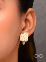 SCOOP 'N SNUGGLE - MISMATCHED ACRYLIC STUD EARRINGS