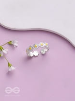 SUNSHINE DAISIES - SILVER RING (ADJUSTABLE)(Yellow)