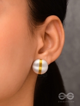 Subtle Streak - Silver Stud Earrings