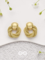 Knotted Elegance - Golden Earrings