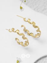 Twisted Curves - Golden Earrings